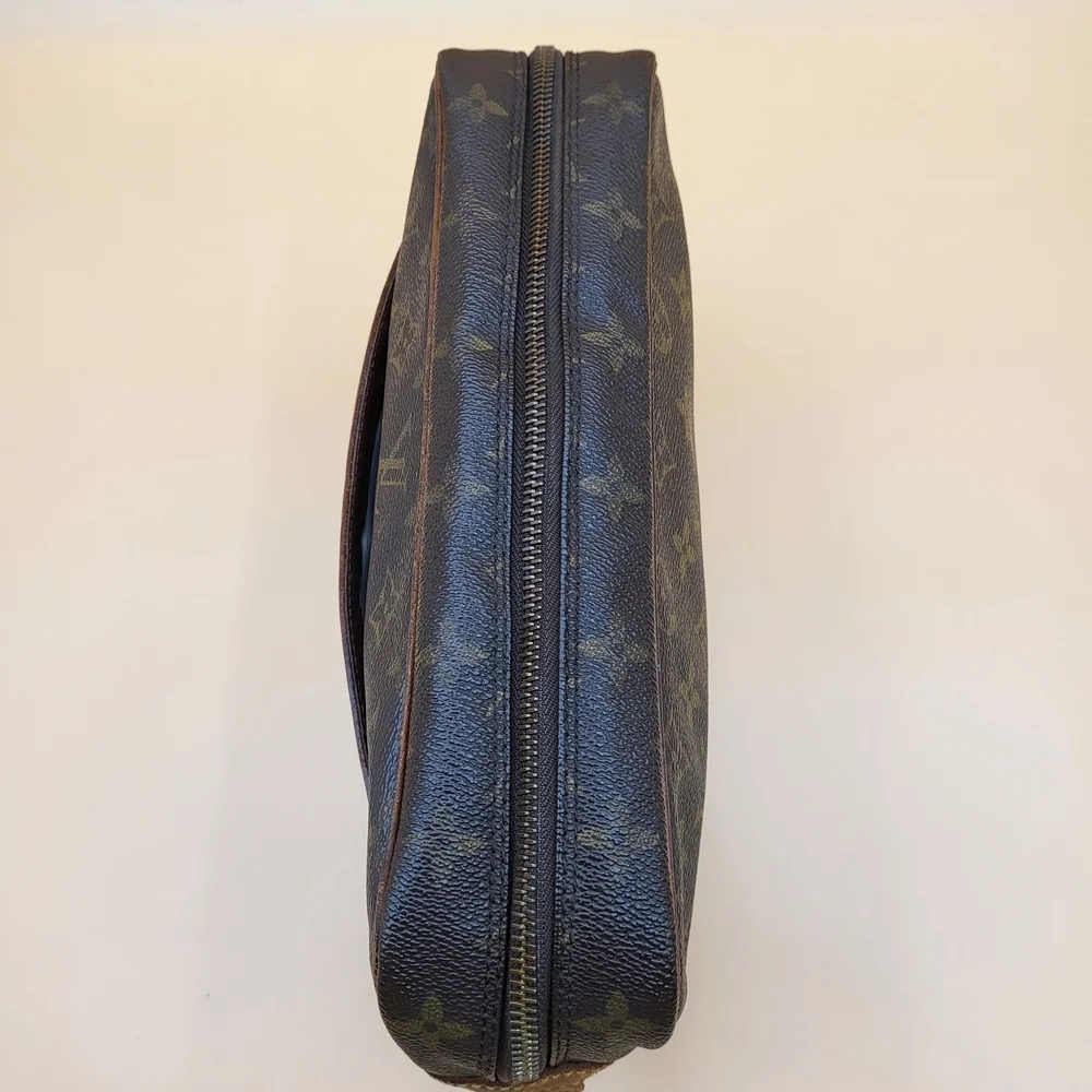 LOUIS VUITTON Compaigne 28 Monogram Leather Clutch..Authentic.. - Picture 15 of 16